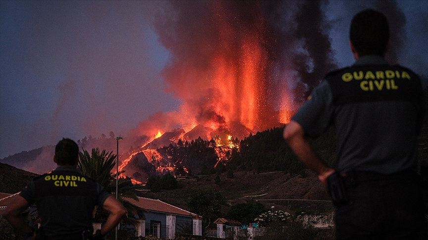 Kanarya Adaları'nda aktif hale gelen yanardağda patlamaların şiddeti arttı