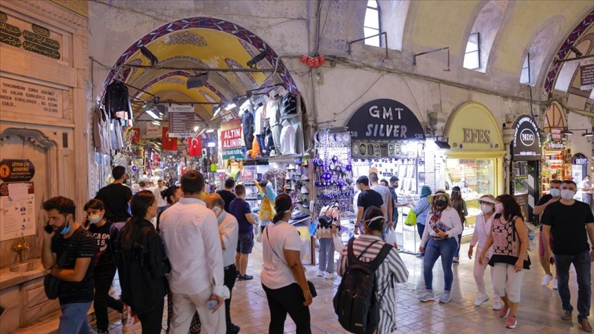إسطنبول.. السوق المسقوف يزدحم بالسياح والمتسوقين (تقرير)