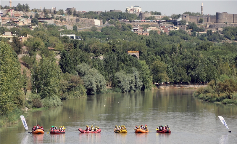 Li ser Çemê Dîcleyê pêşbaziya raftîngê hat kirin