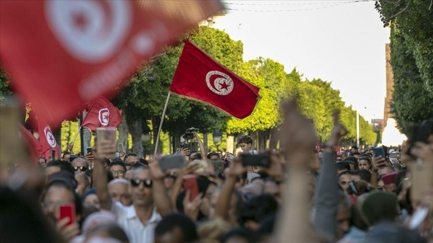 4 Tunisian parties say president lost legitimacy