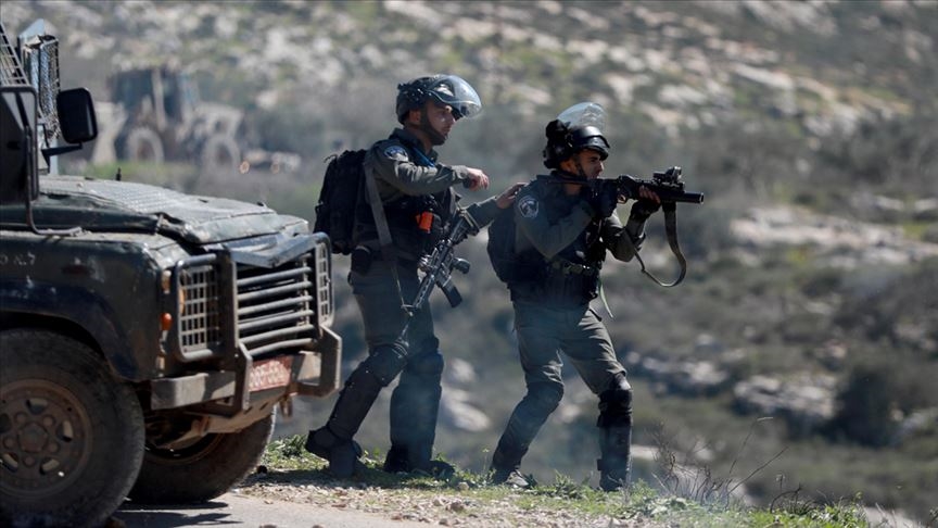İsrail ordusu Filistinli bir gazeteciyi yaraladı