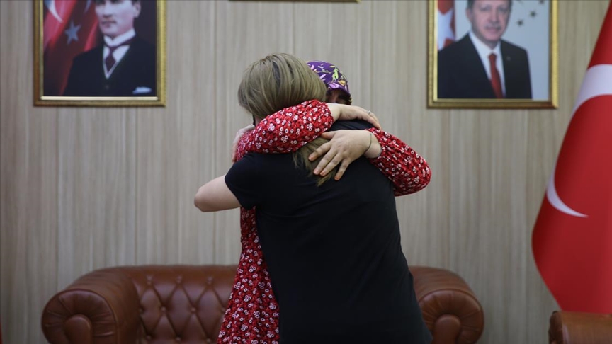 İkna sonucu teslim olan kadın terörist Mardinde ailesiyle buluştu