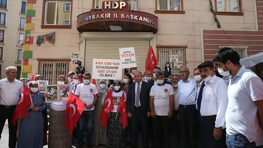 Qaymeqamê Sûrê Abdullah Çîftçî dayikên Diyarbekirê ziyaret kirin