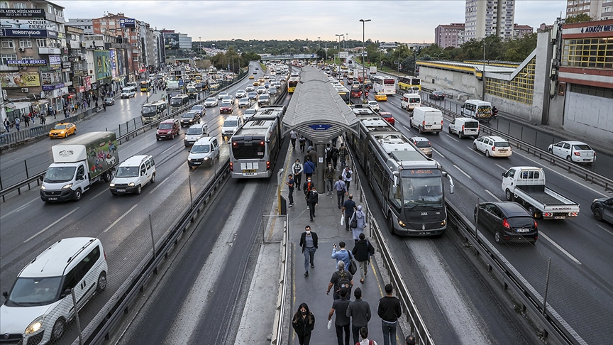 İstanbul'da sağanağın etkisiyle trafik yoğunluğu arttı