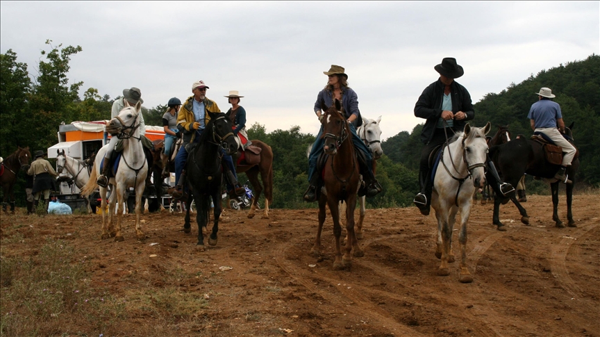 US halting use of horses in Texas border town after pictures stir outcry