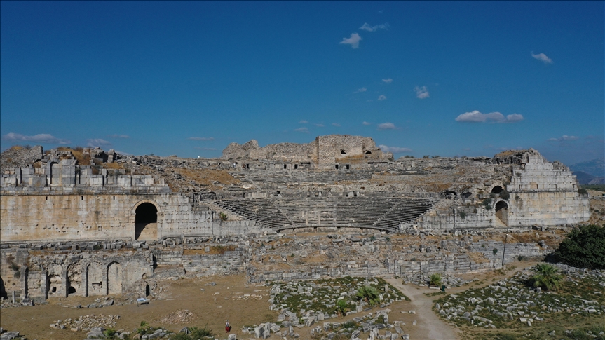 2,400-year-old houses unearthed in Turkey's ancient southwestern city