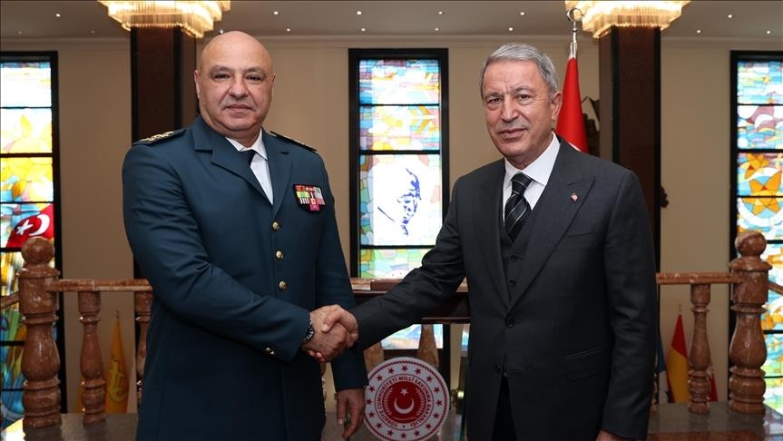 Le ministre turc de la Défense rencontre le commandant des Forces armées libanaises