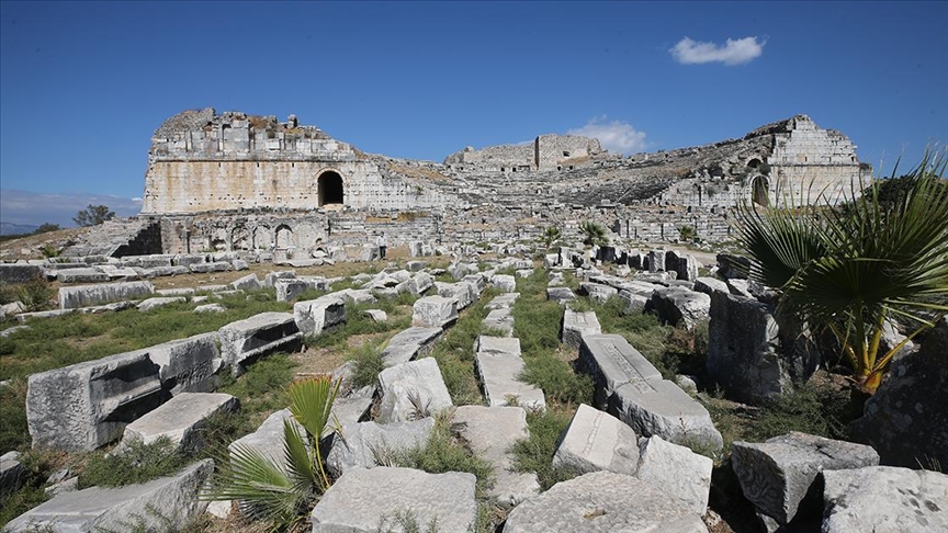 Didimdeki antik kent Miletosta 2 bin 400 yıllık iki eve ulaşıldı