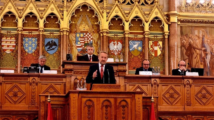 Izetbegović u Budimpešti: Izmjene Ustava i Izbornog zakona BiH raditi uporedo