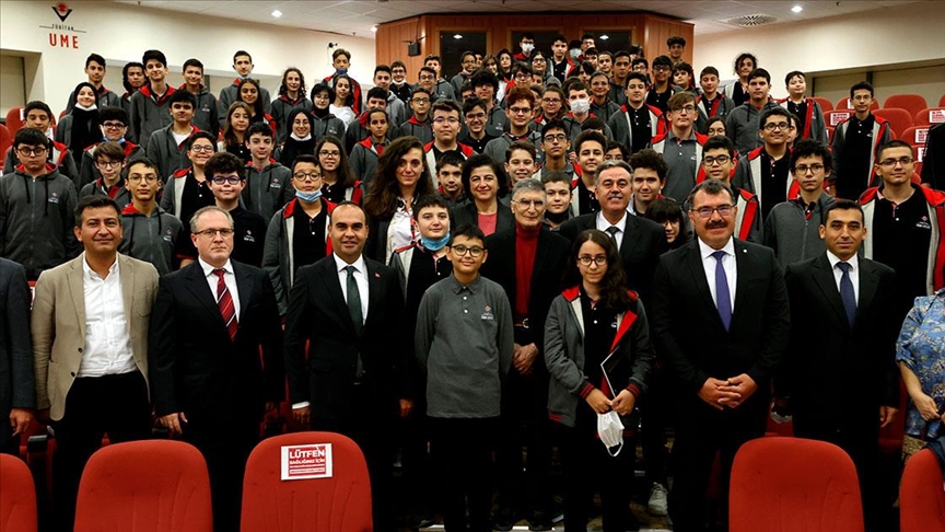 Nobel ödüllü Türk bilim insanı Aziz Sancar, geleceğin parlak beyinleriyle buluştu