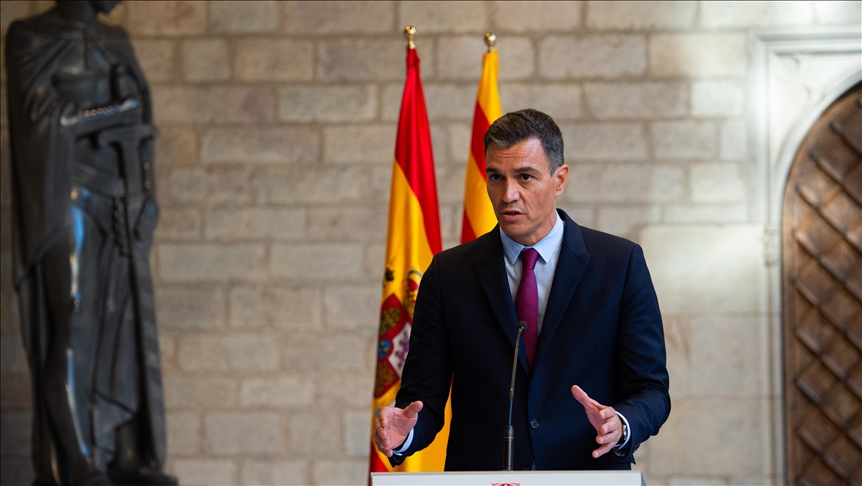 Spanish premier urges Catalan separatist leader to ‘submit to justice’