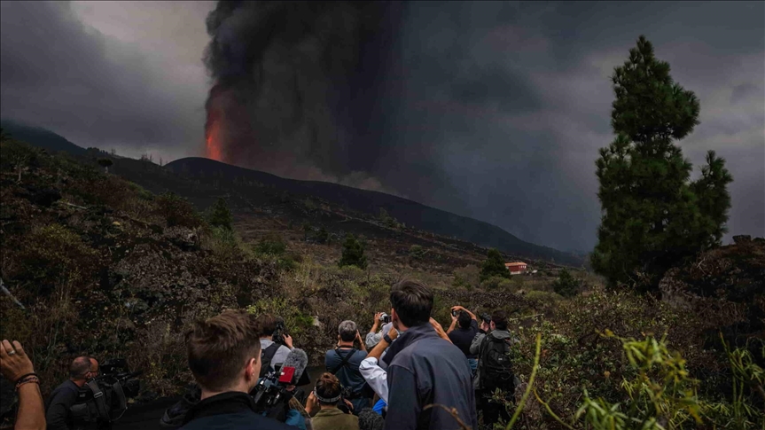 Lava de volcán en La Palma deja destrucción en su camino hacia el mar