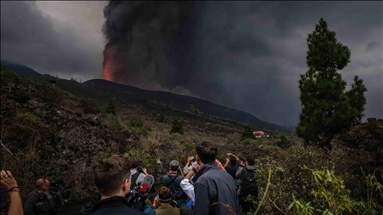 Lava de volcán en La Palma deja destrucción en su camino hacia el mar