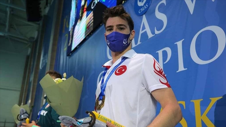 Milli sporcu Derin Toparlak paletli yüzme 5 bin metrede dünya şampiyonu oldu