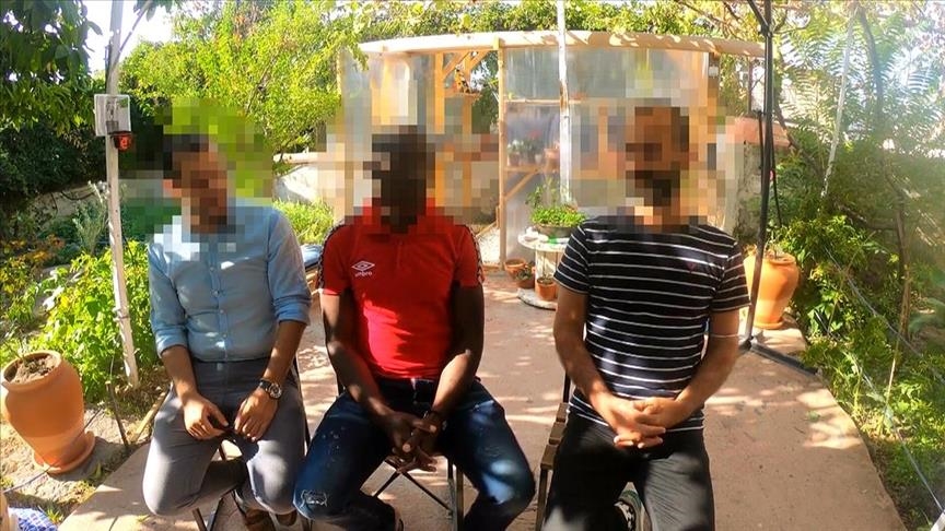 مهاجر كاميروني: القوات اليونانية ضربتنا ورمتنا في البحر
