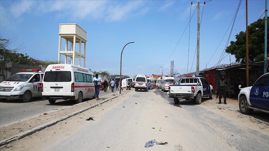 Mogadişuda bomba yüklü araçla düzenlenen saldırıda 7 kişi öldü