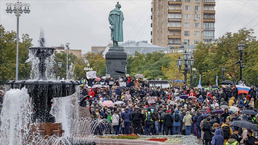 موسكو.. المئات يحتجون على نتائج انتخابات مجلس الدوما