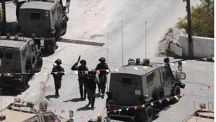 Batı Şeriada İsrail güçlerinin gözaltı baskınlarında çıkan çatışmalarda 4 Filistinli hayatını kaybetti
