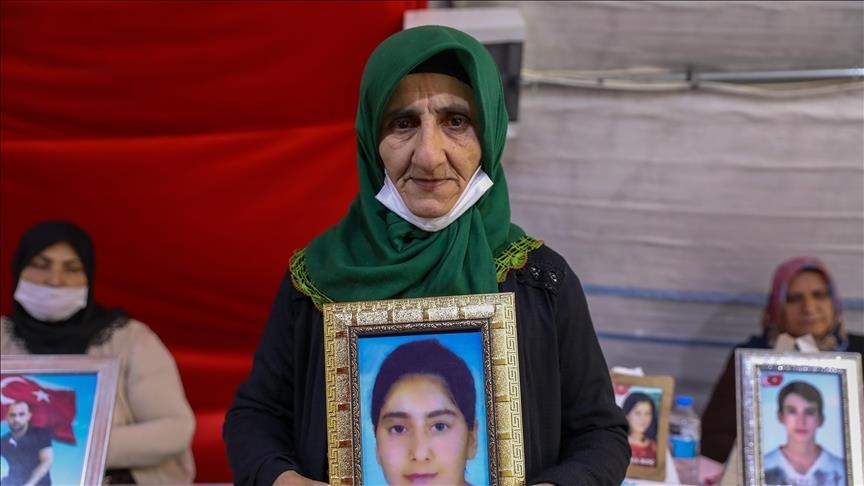 Esmer Koç: 8 sal e ez li ewlada xwe digerim