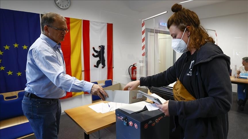 Législatives en Allemagne : CDU/CSU et SPD sont au coude à coude selon les premières estimations