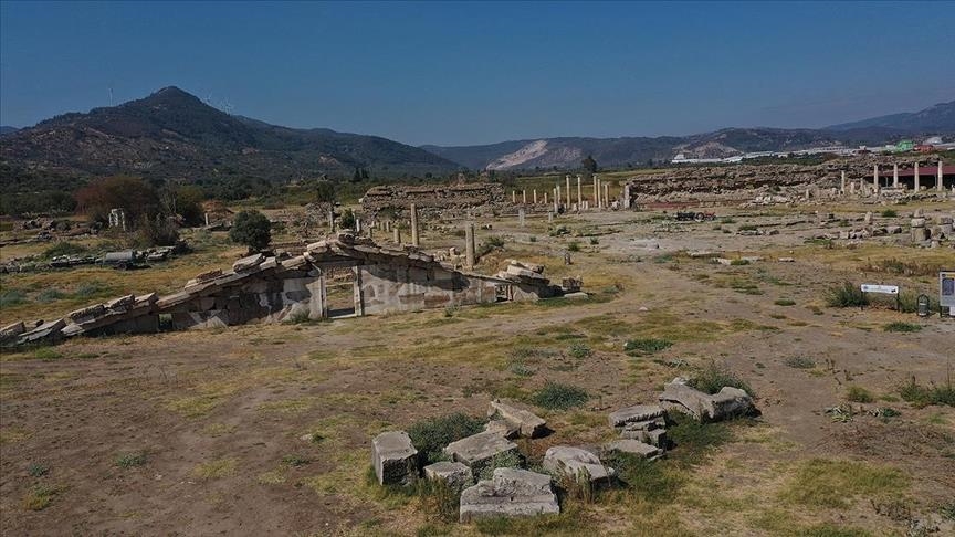 Zeus Temples entrance gate found in Turkeys Aegean province