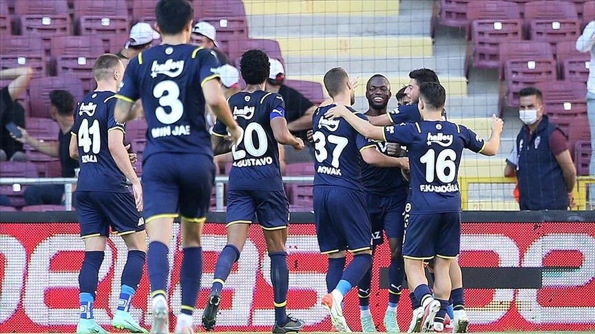 Fenerbahce take top spot in Turkish Super Lig