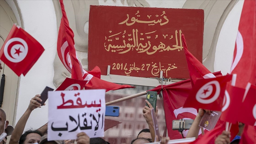 تونس.. العشرات يحتجون على قرارات سعيد بولاية تطاوين 