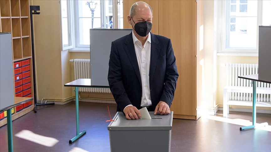 Almanyadaki genel seçimlerden Sosyal Demokrat Parti birinci çıktı