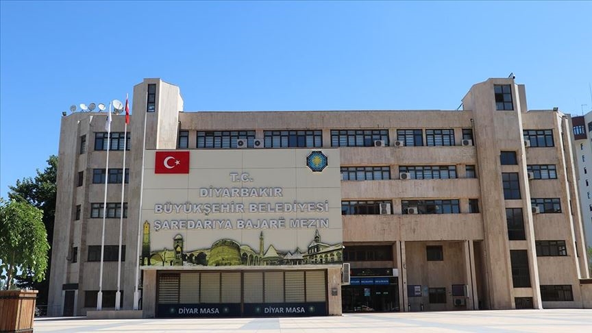 Diyarbakırlı üniversite öğrencilerine belediyeden 750şer lira destek