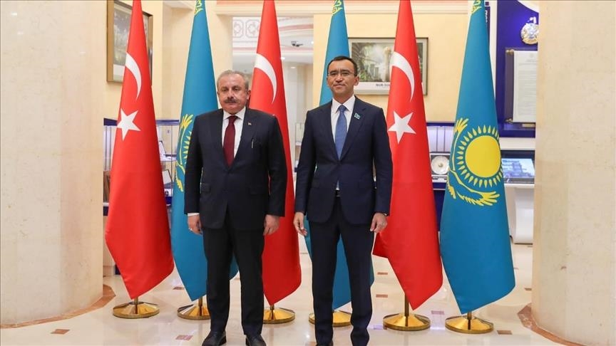 Le président du parlement turc Sentop s’entretient avec les présidents du Sénat et du parlement au Kazakhstan