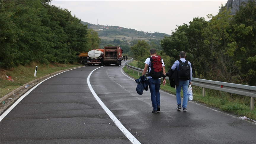 Situatë e qetë në Jarinjë, rruga mbetet e bllokuar nga protestuesit serbë