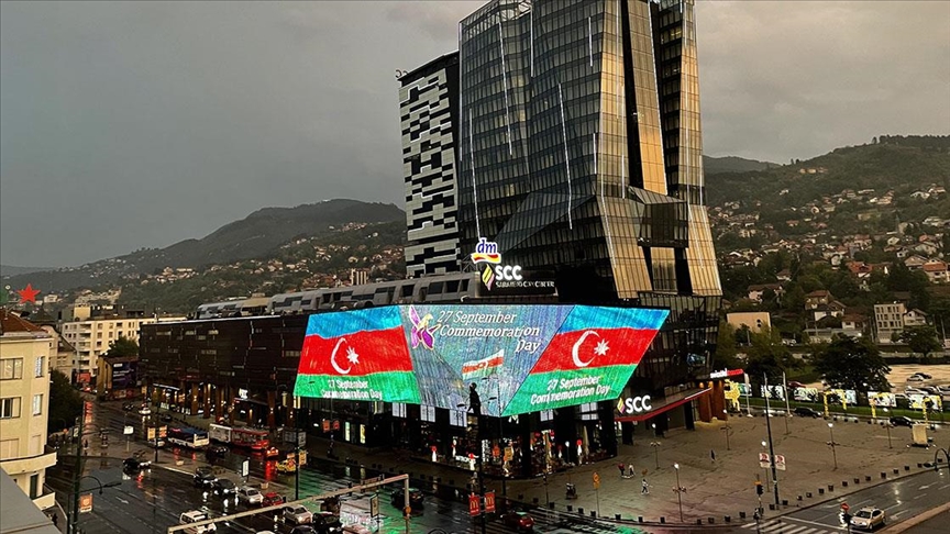 Zastava Azerbejdžana na ekranu SCC-a povodom Dana sjećanja