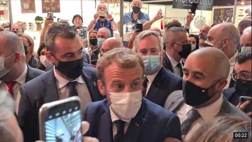 Francuski predsjednik Macron pogođen jajetom u Lyonu