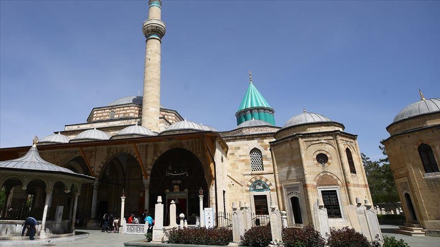بازدید علیرضا قربانی از موزه مولانا در قونیه