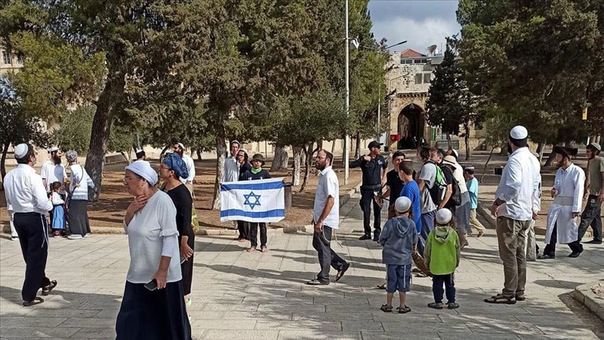 Jevrejski ekstremisti ilegalno ušli u kompleks Al-Akse i razvili izraelsku zastavu