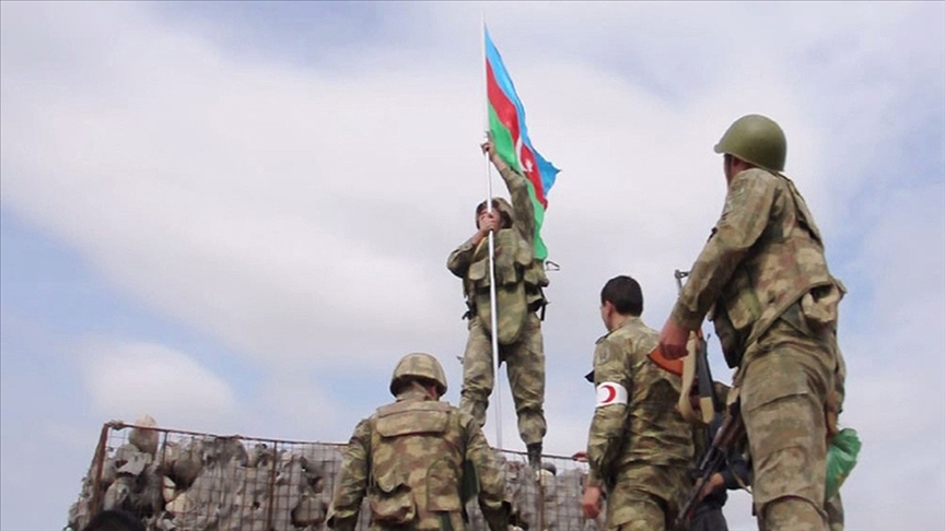Azerbaycan ordusunun bir yıl önce 44 günde elde ettiği zaferler 30 yıllık işgali sonlandırdı