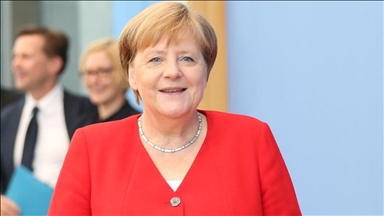 La « mutti » tire sa révérence après 16 ans de règne : Le fabuleux destin d'Angela Merkel