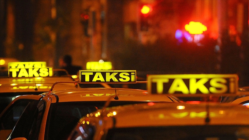 İstanbulda 750 minibüsün taksiye dönüştürülmesi kararının iptali için dava açıldı