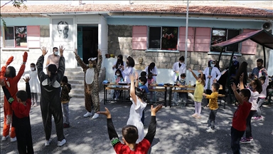 Meslek liseliler öğrendiklerini köy okullarında pratiğe döküyor