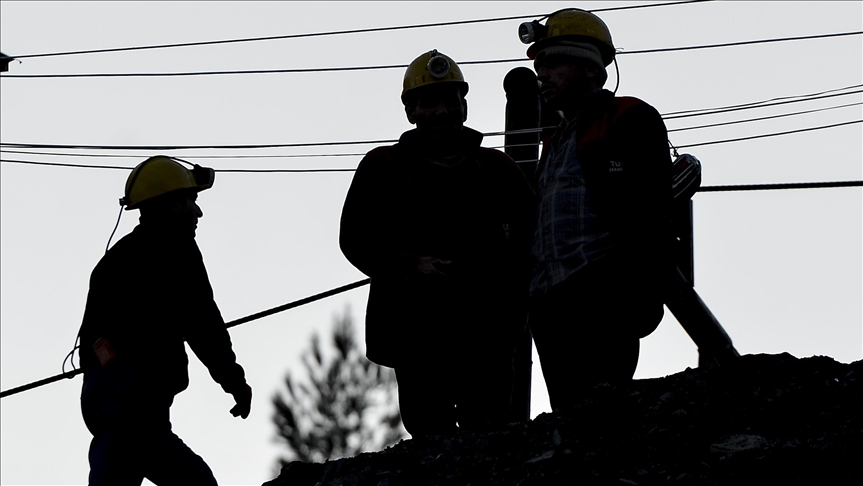 35 trapped miners rescued in Canada