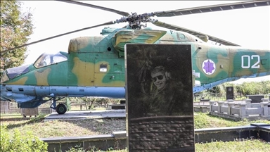 Грузија: Воен хеликоптер 28 години стои на гробот на пилот