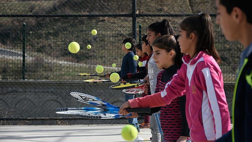 Tenis zengin sporu algısını değiştirip dikkatleri Türkiyeye çektiler