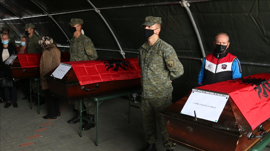 Kosovo: Vraćeni posmrtni ostaci sedam i delovi dve osobe pronađeni u masovnoj grobnici u Srbiji