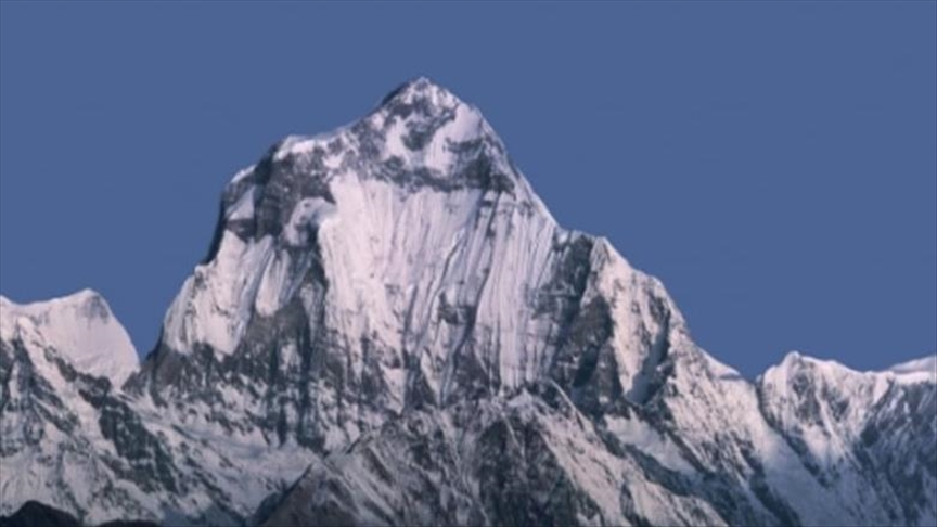 1st Pakistani climbs worlds 7th tallest mountain