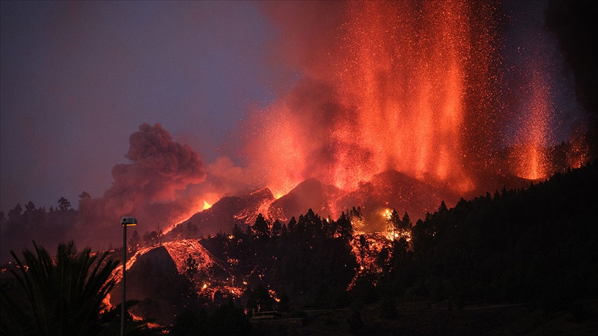 Cumbre Vieja Yanardağı şimdiye kadar 80 milyon metreküp lav püskürttü