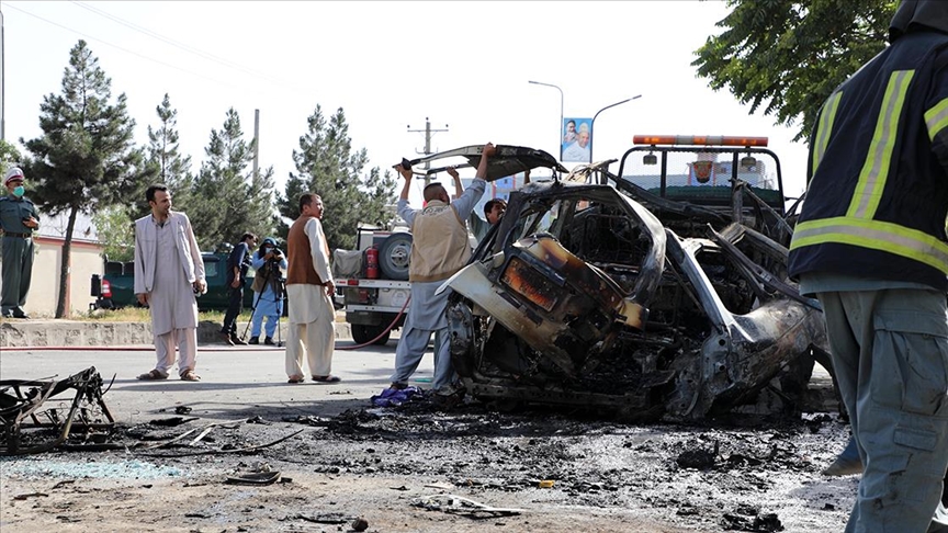 Afganistanda Taliban aracına bombalı saldırı