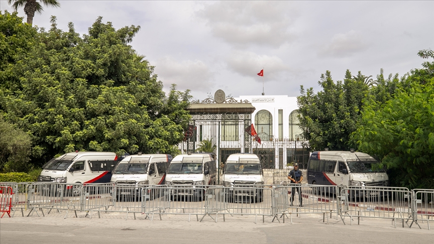 Tunus meclisi, Cumhurbaşkanı Saidin olağanüstü yetkileri elinde toplamasını reddetti
