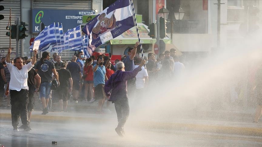 Greek teachers' unions protest new education law