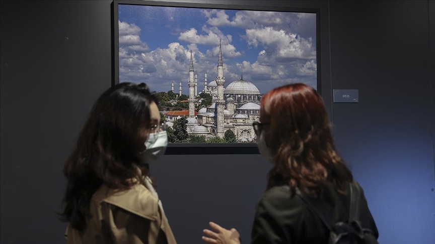 İzzet Keribarın Miras: İstanbulda Osmanlı Mimarisi ve Çini Sanatı sergisi açıldı