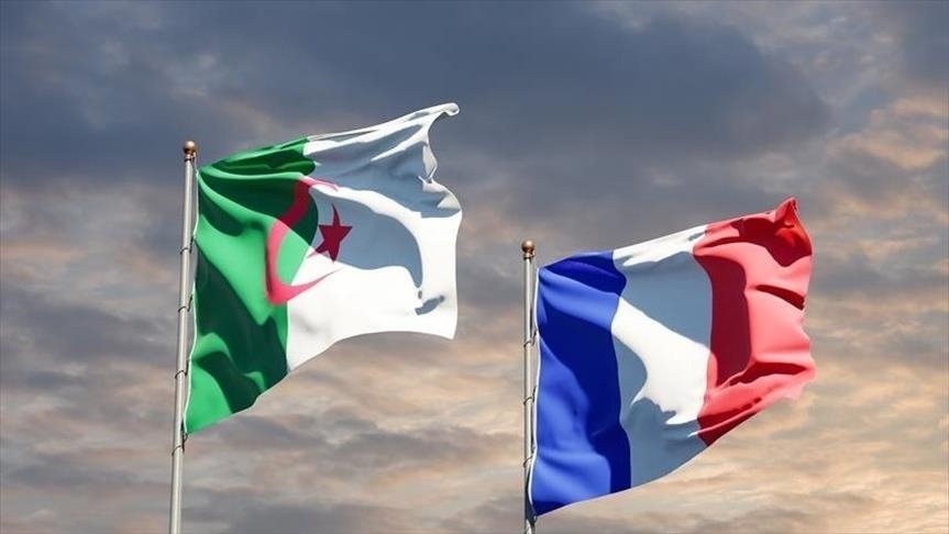 الجزائر تستدعي سفيرها من باريس للتشاور 